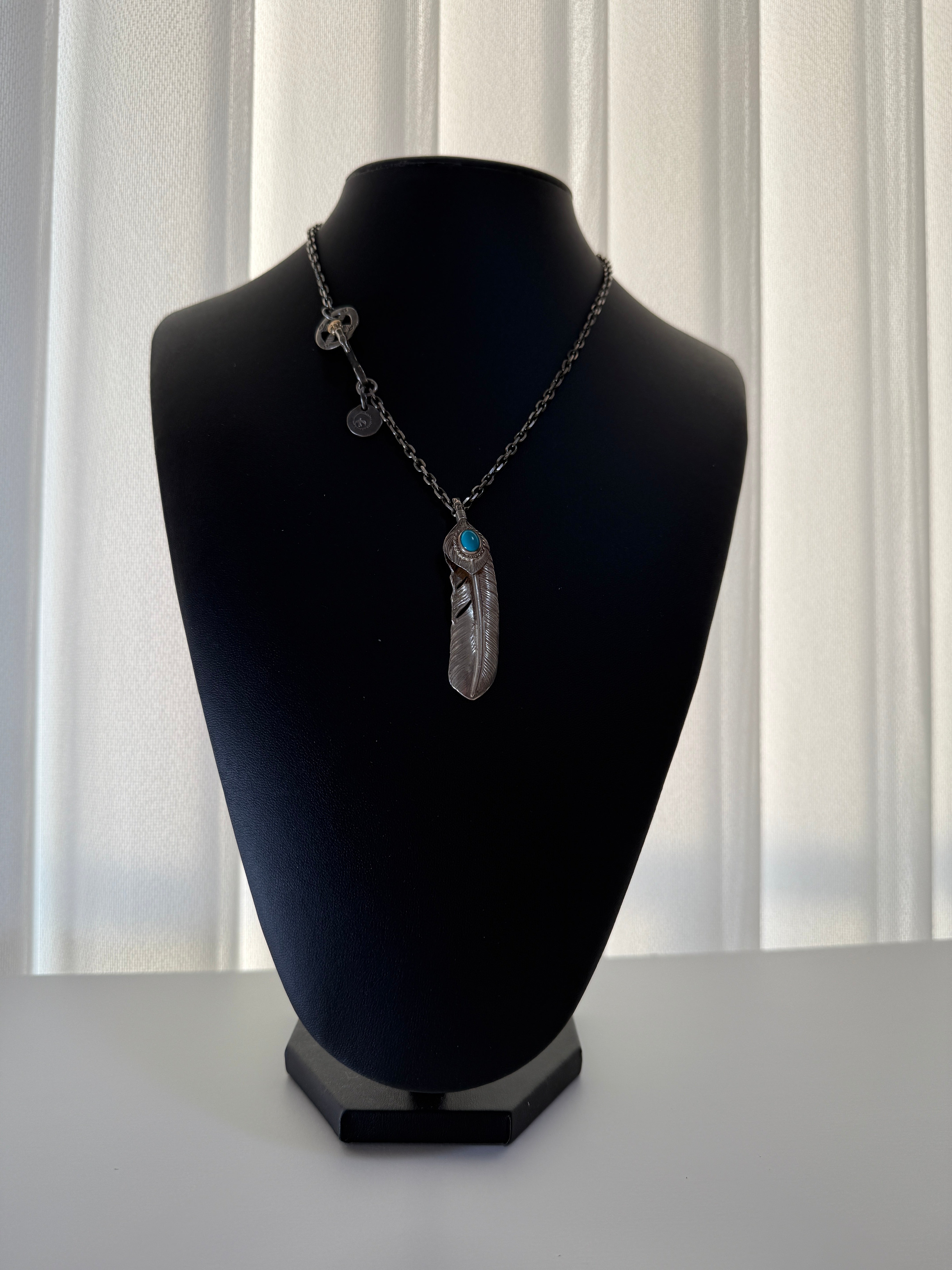 ゴローズ 上銀銀縄TQ特大フェザー(現行右)+SVin太陽メタル小+金メタルホイール付イーグルフック細角チェーンセットアップ