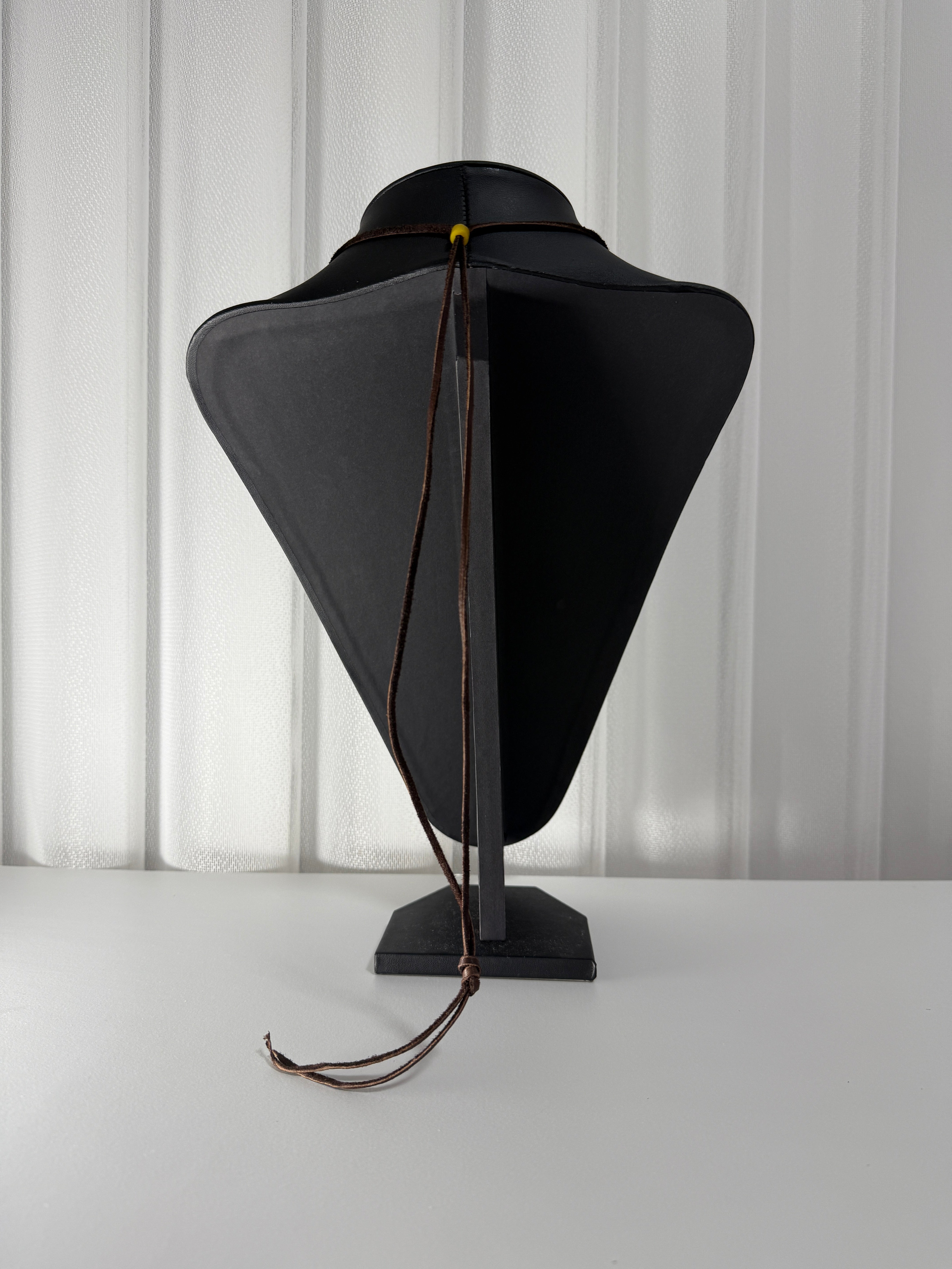 ゴローズ プレーン特大フェザー(右向き)+メディスンホイール+SVin太陽メタル大+鹿革紐セットアップ