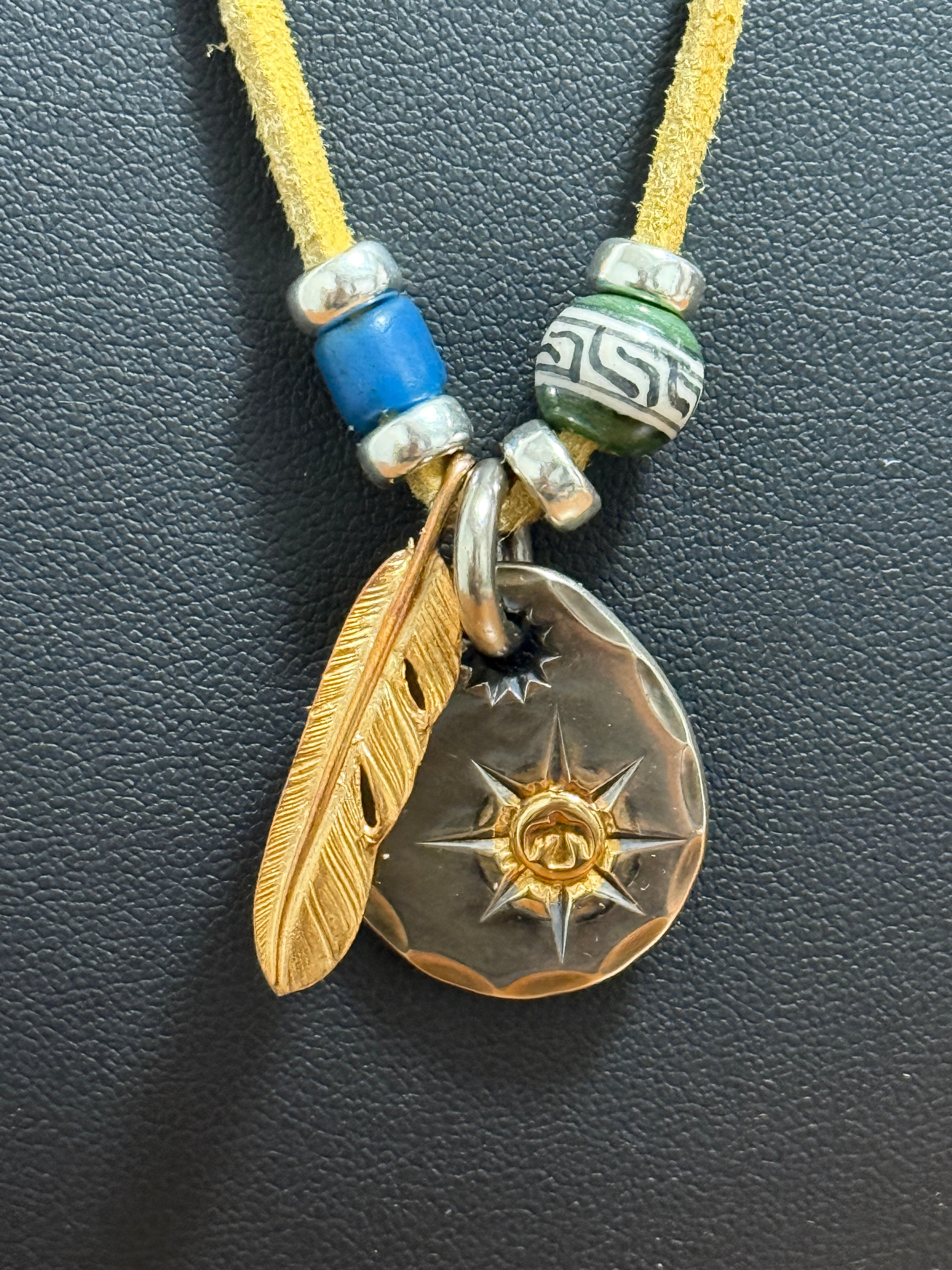 ゴローズ たたきメタル小(印台ズレ)+K18フェザー小(左向き)+ビーズ・革紐セットアップ