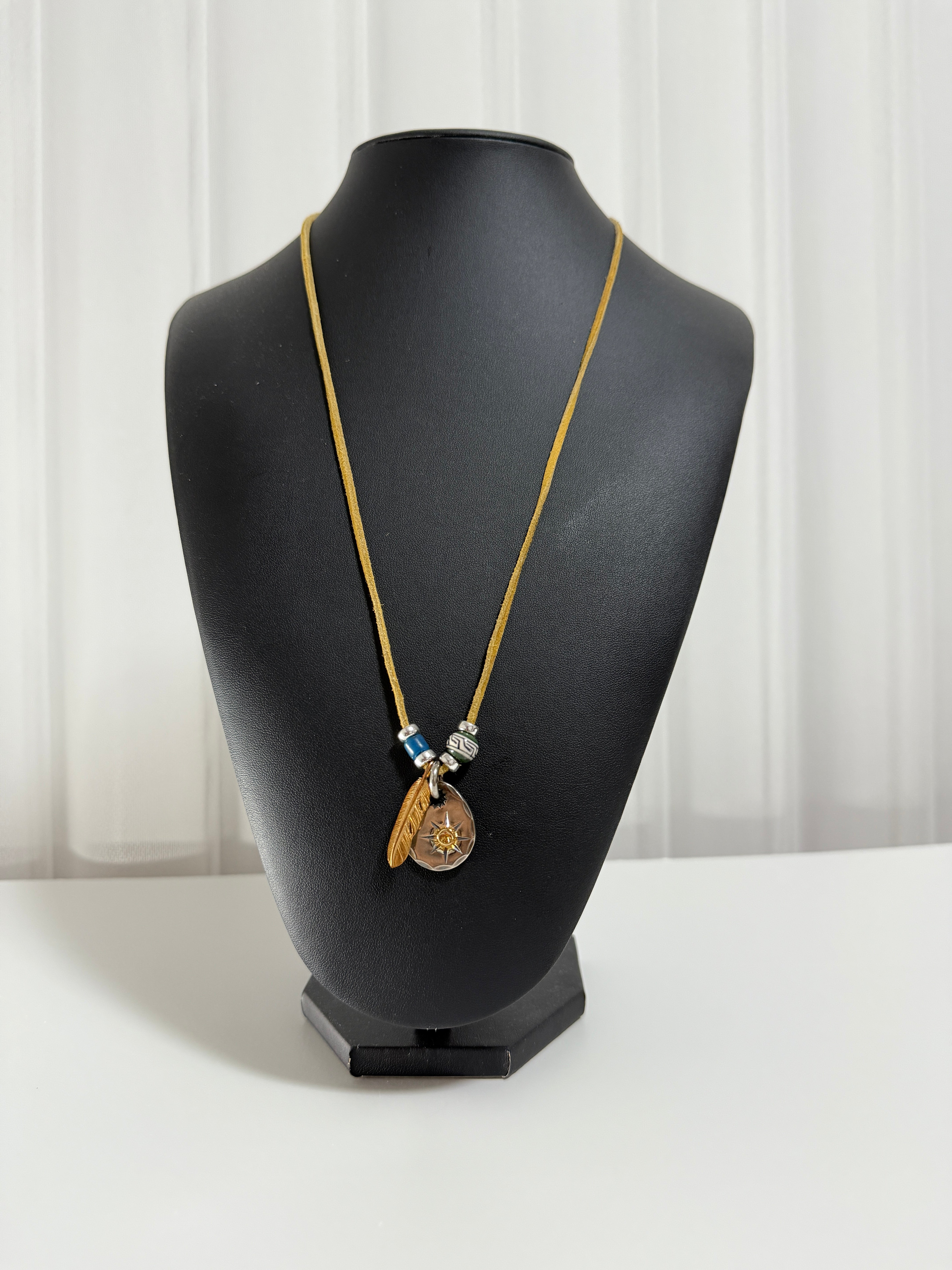 ゴローズ たたきメタル小(印台ズレ)+K18フェザー小(左向き)+ビーズ・革紐セットアップ