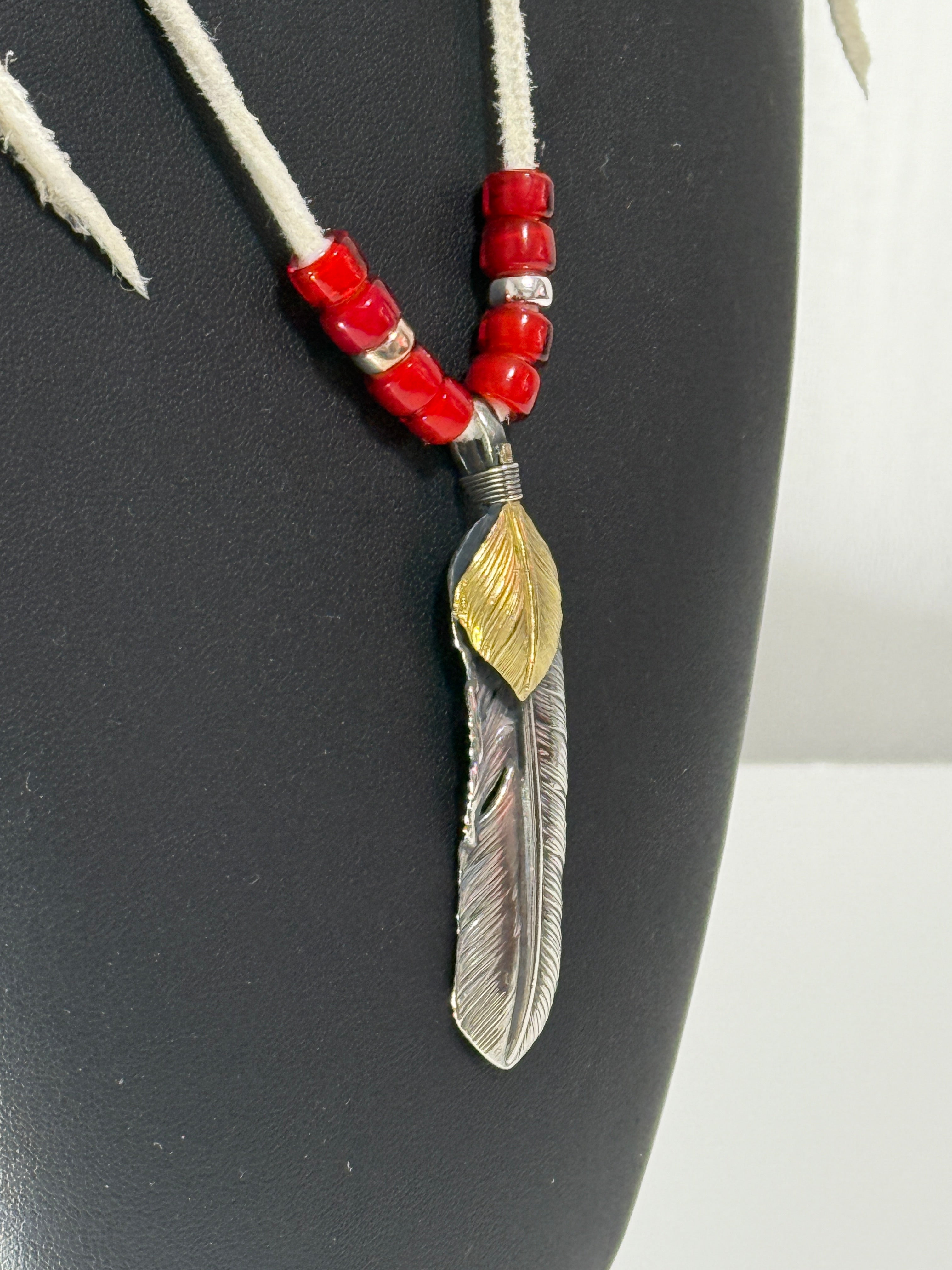 ゴローズ 上金特大フェザー(現行右)+鹿革紐ビーズセットアップ