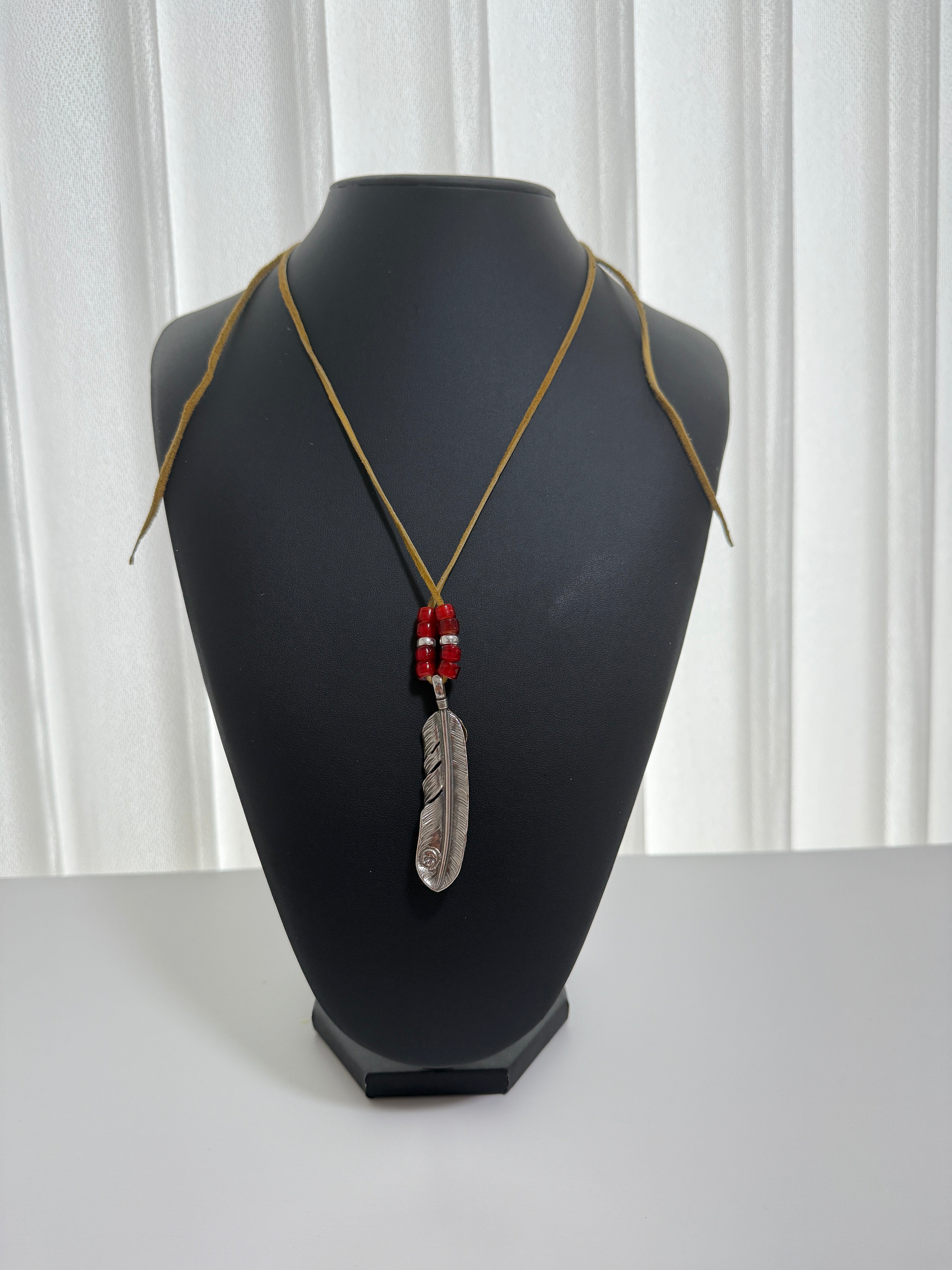 ゴローズ 上金特大フェザー左+ビーズ鹿革紐キャメルセットアップ