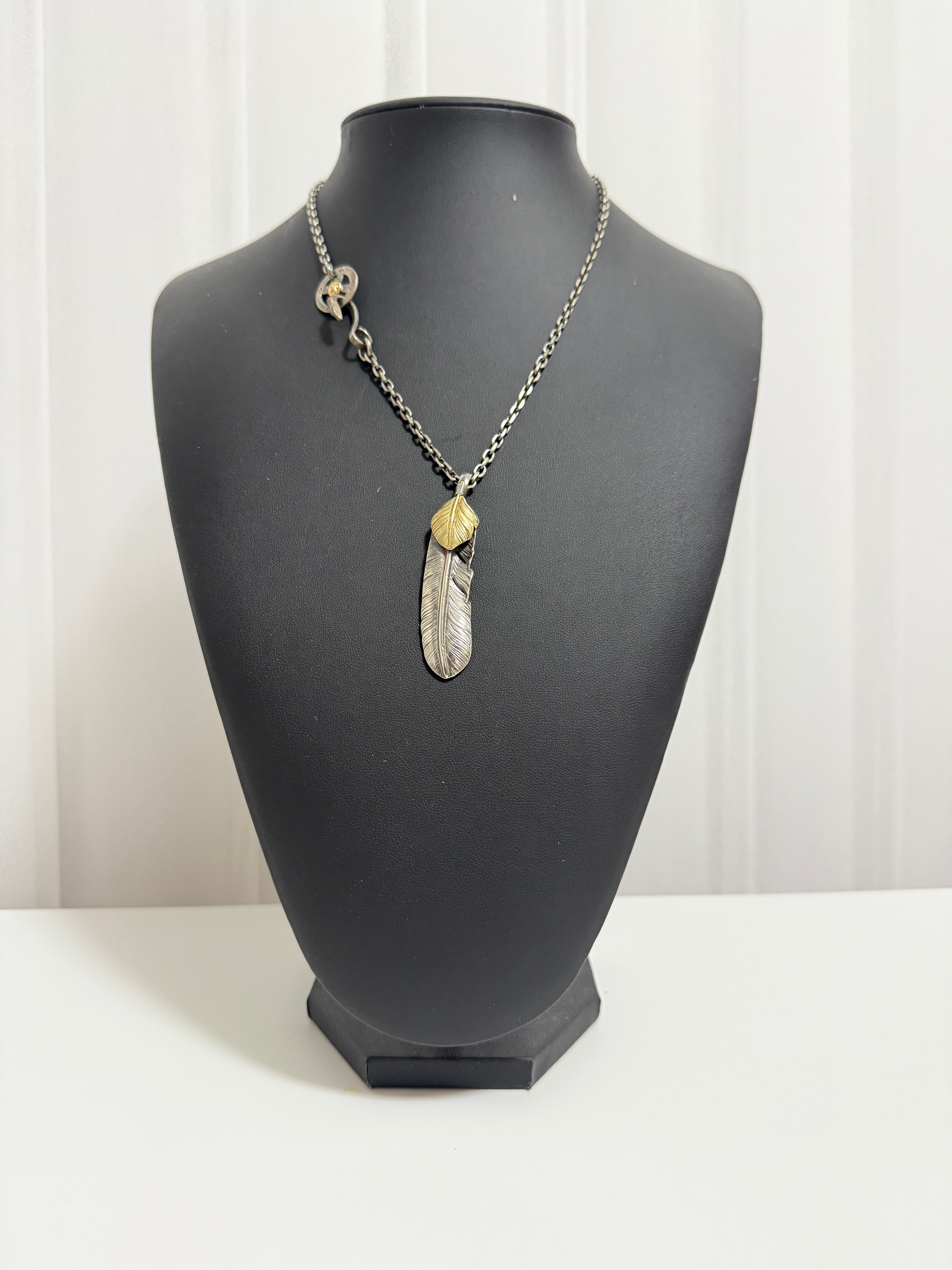 ゴローズ 上金特大フェザー左+金メタル付イーグルフック細角チェーンセットアップ