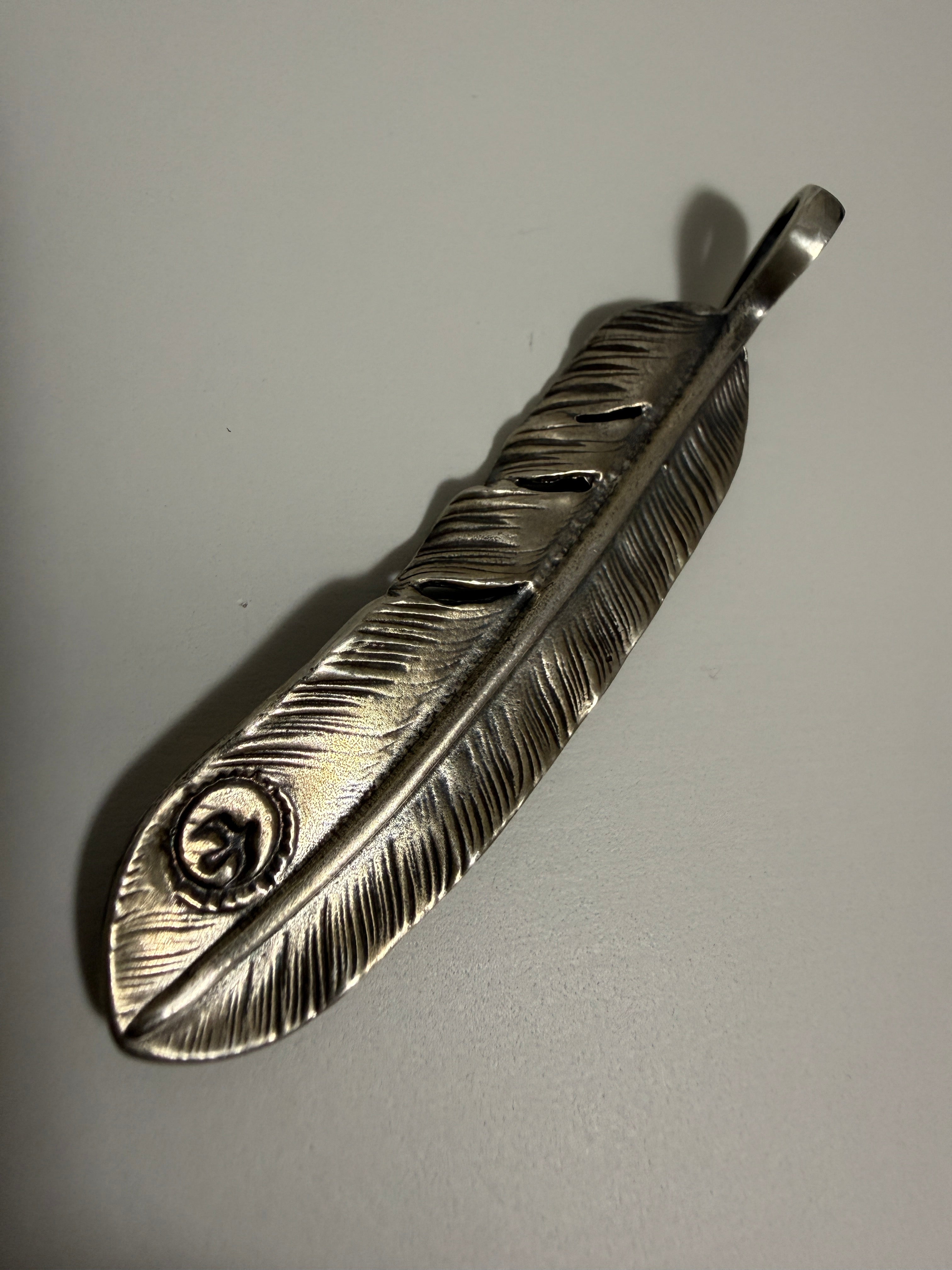 ゴローズ 金メタル付特大フェザー左