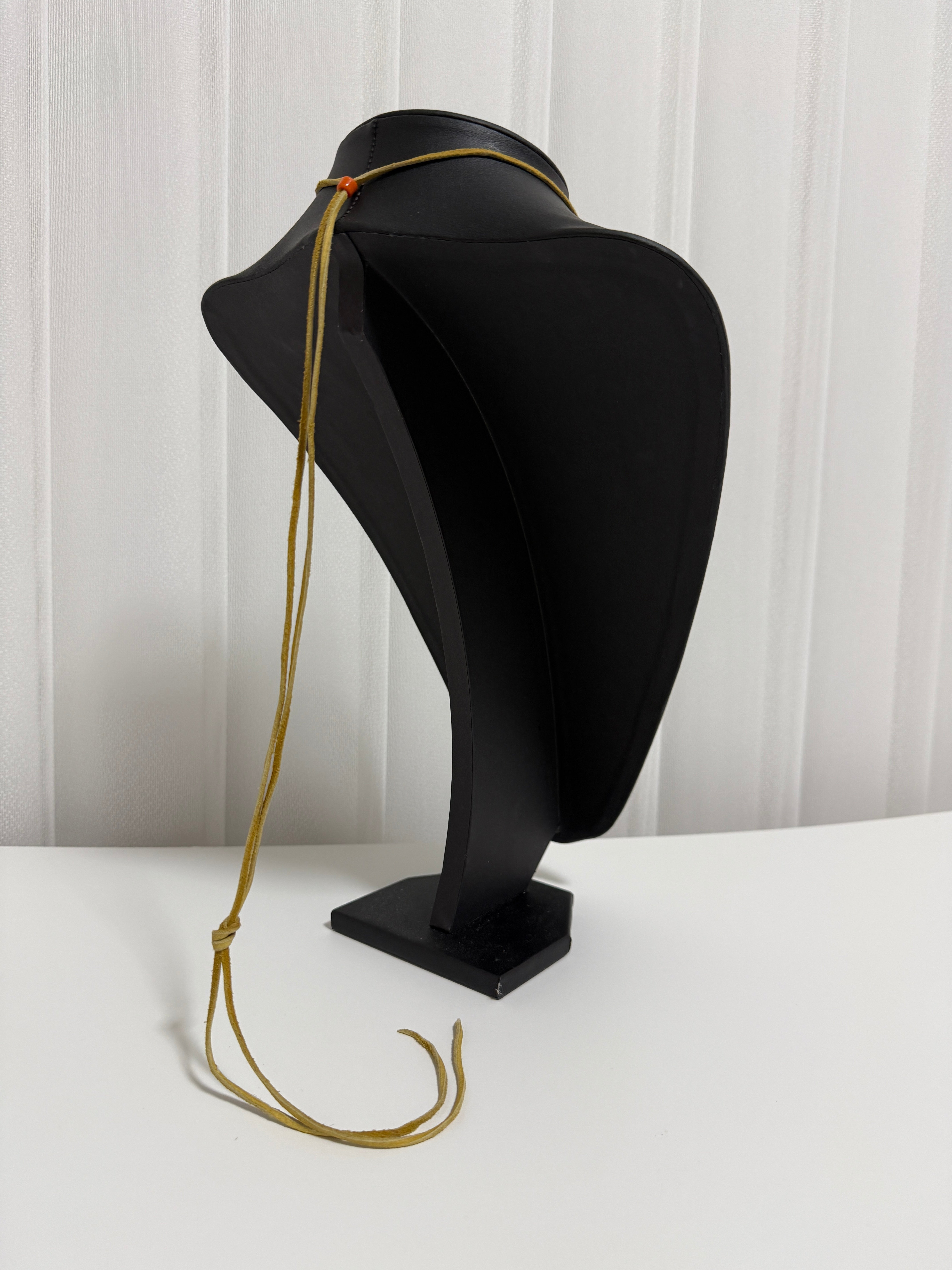 ゴローズ 金メタル付プレーン特大フェザー+k18イーグルヘッドビーズ+ビーズ付革紐セットアップ