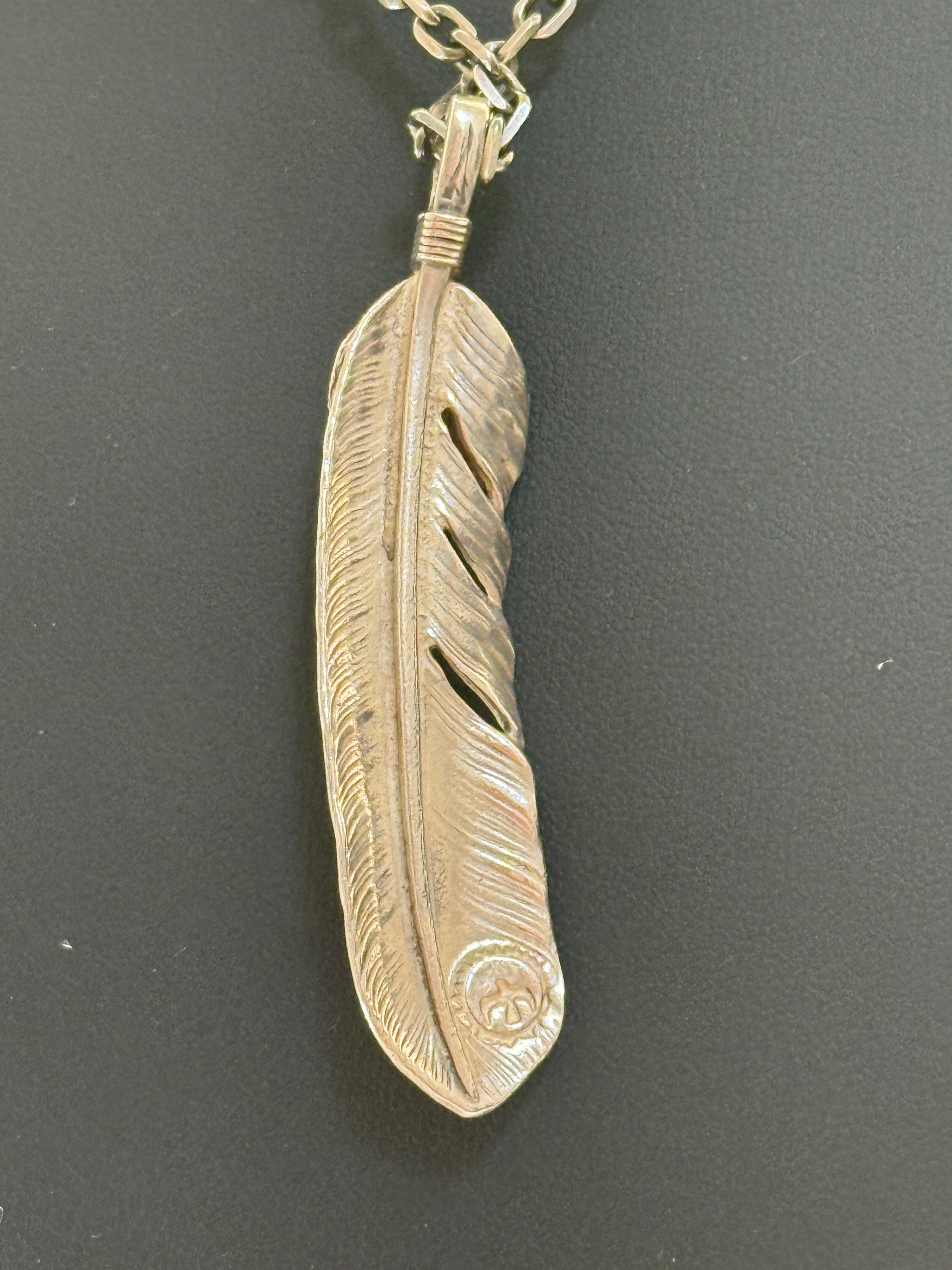 ゴローズ　上銀銀縄TQ特大フェザー（現行右）＋SVin太陽メタル小＋金メタルホイール付イーグルフック細角チェーンセットアップ