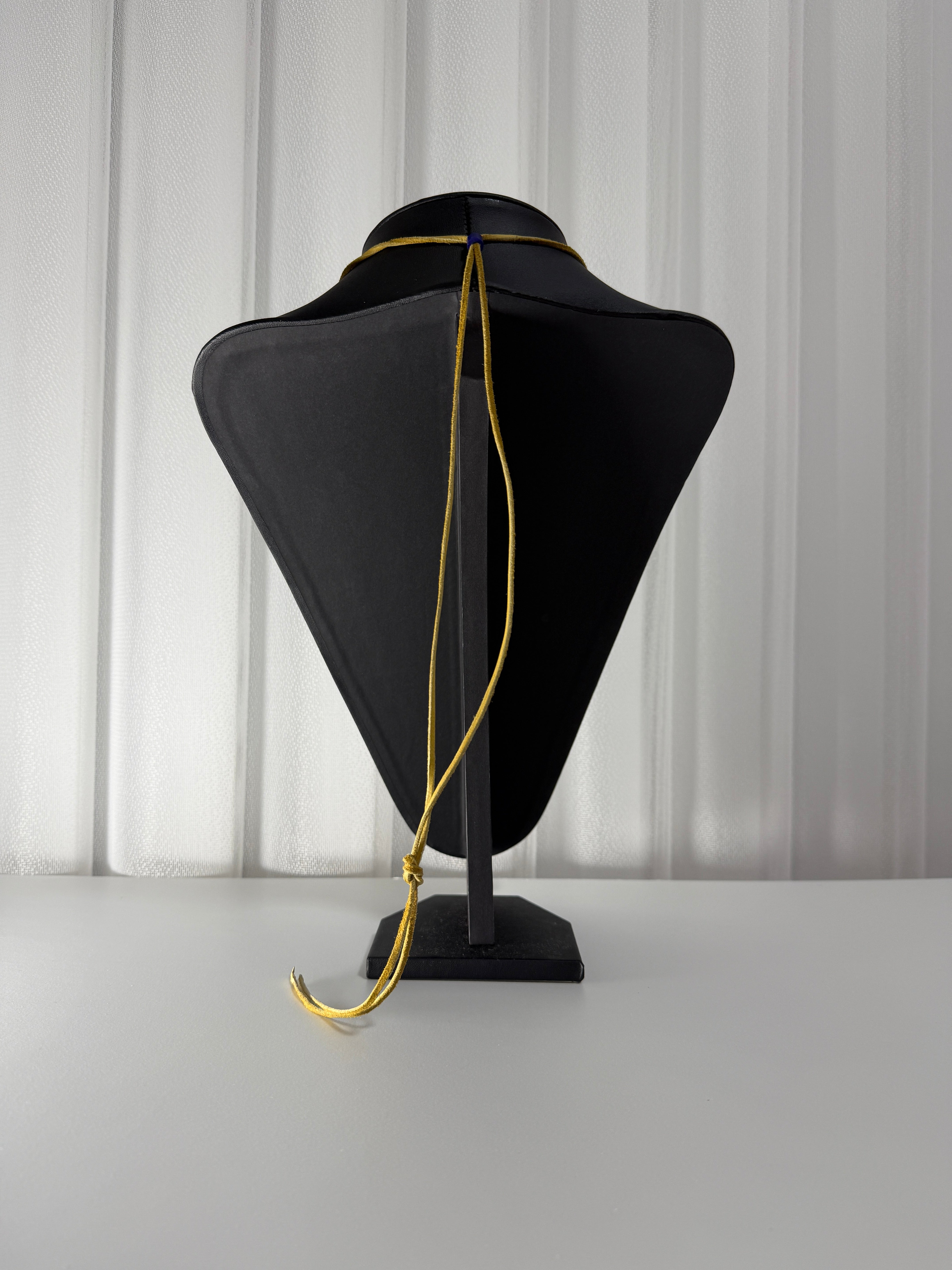 ゴローズ　プレーン特大フェザー（左向き）＋メディスンホイール＋SVin太陽メタル大（たたき無し）＋鹿革紐セットアップ