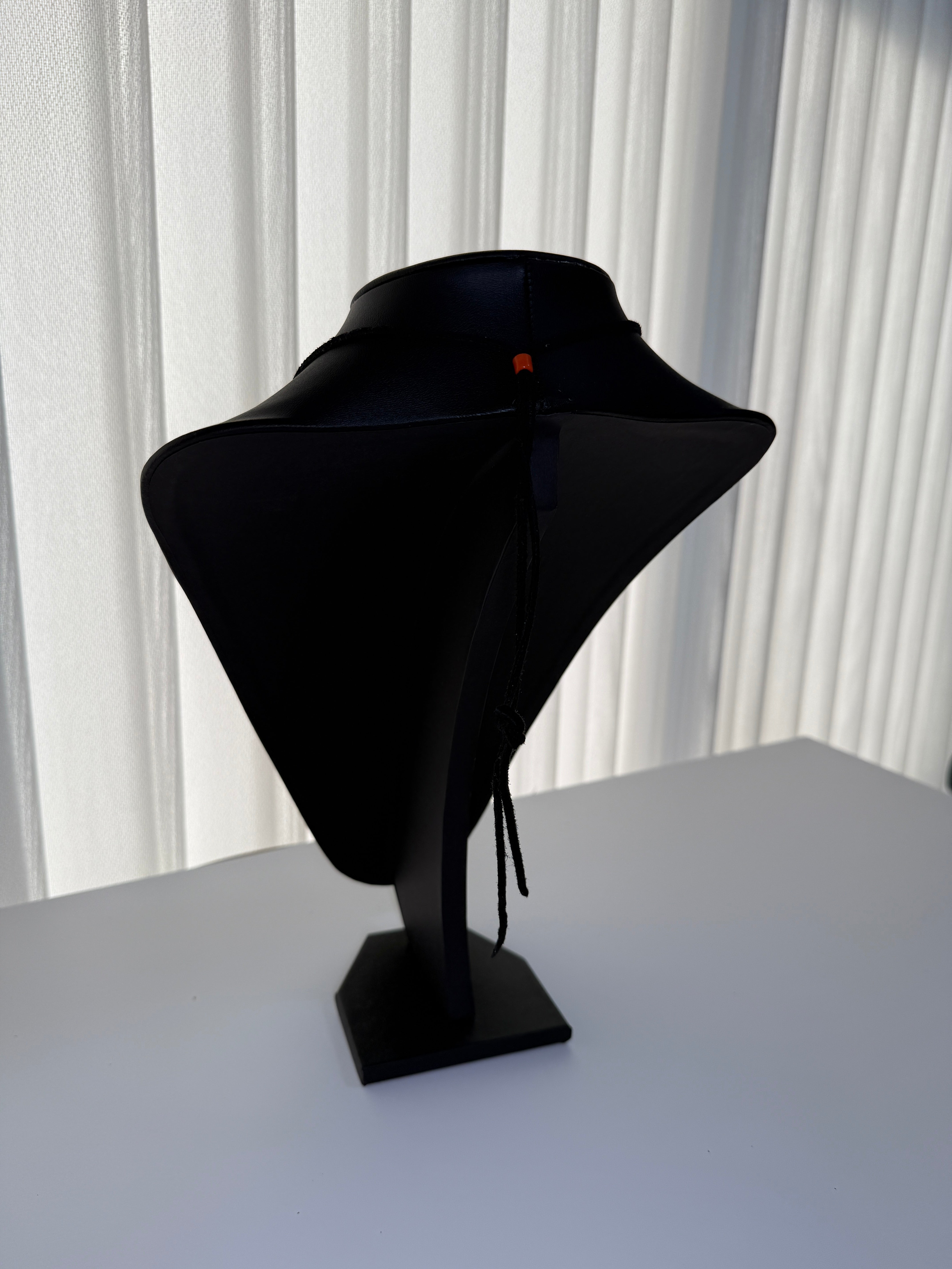 ゴローズ　K18フェザー大（左向き）＋K18太陽inメタル小＋革紐