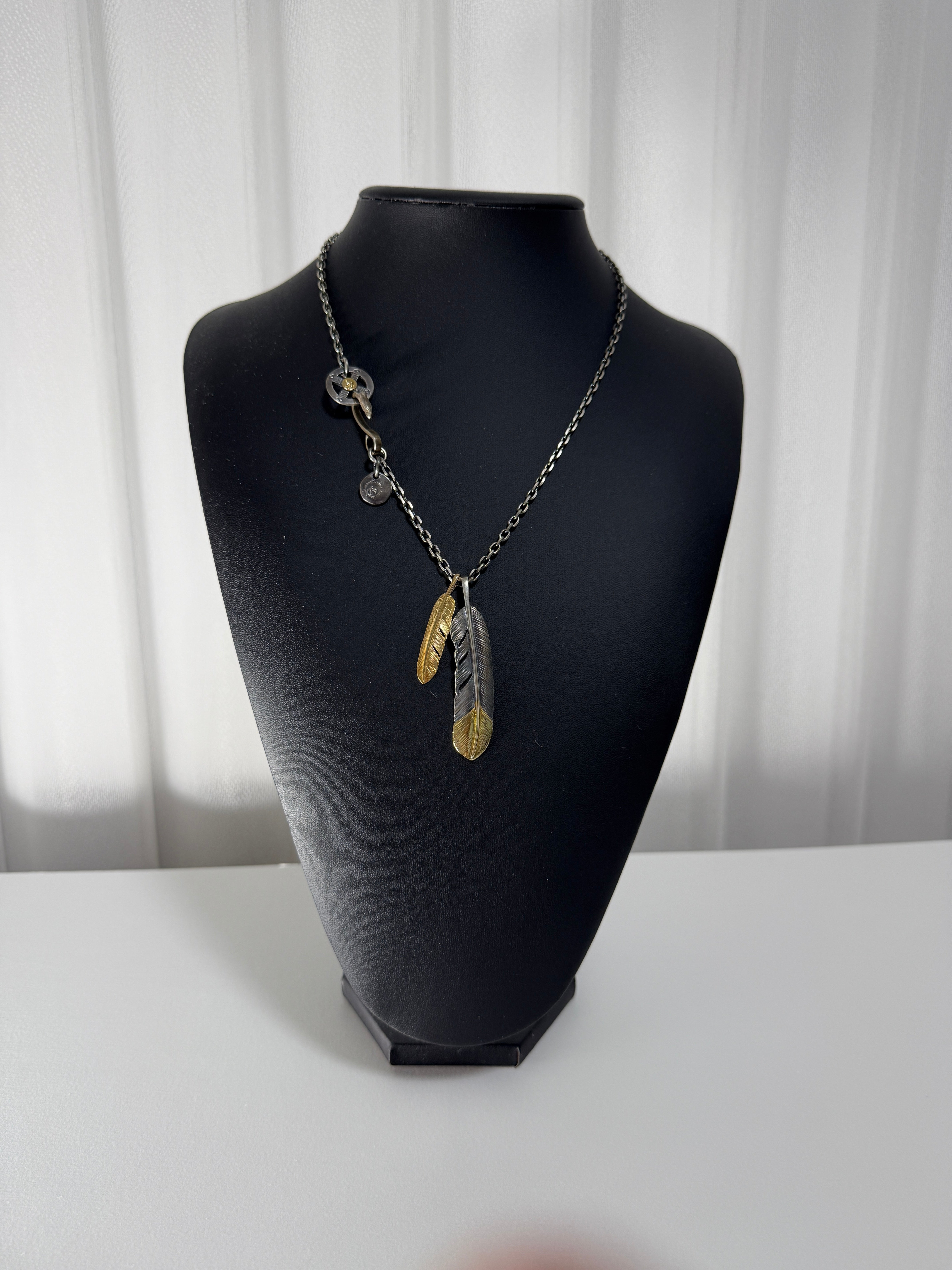 金メタル付き（左）特大フェザー＋イーグルフックホイール＋細角チェーン平打ちメタル 金メタル付き（左）特大フェザー＋イーグルフックホイール＋細角