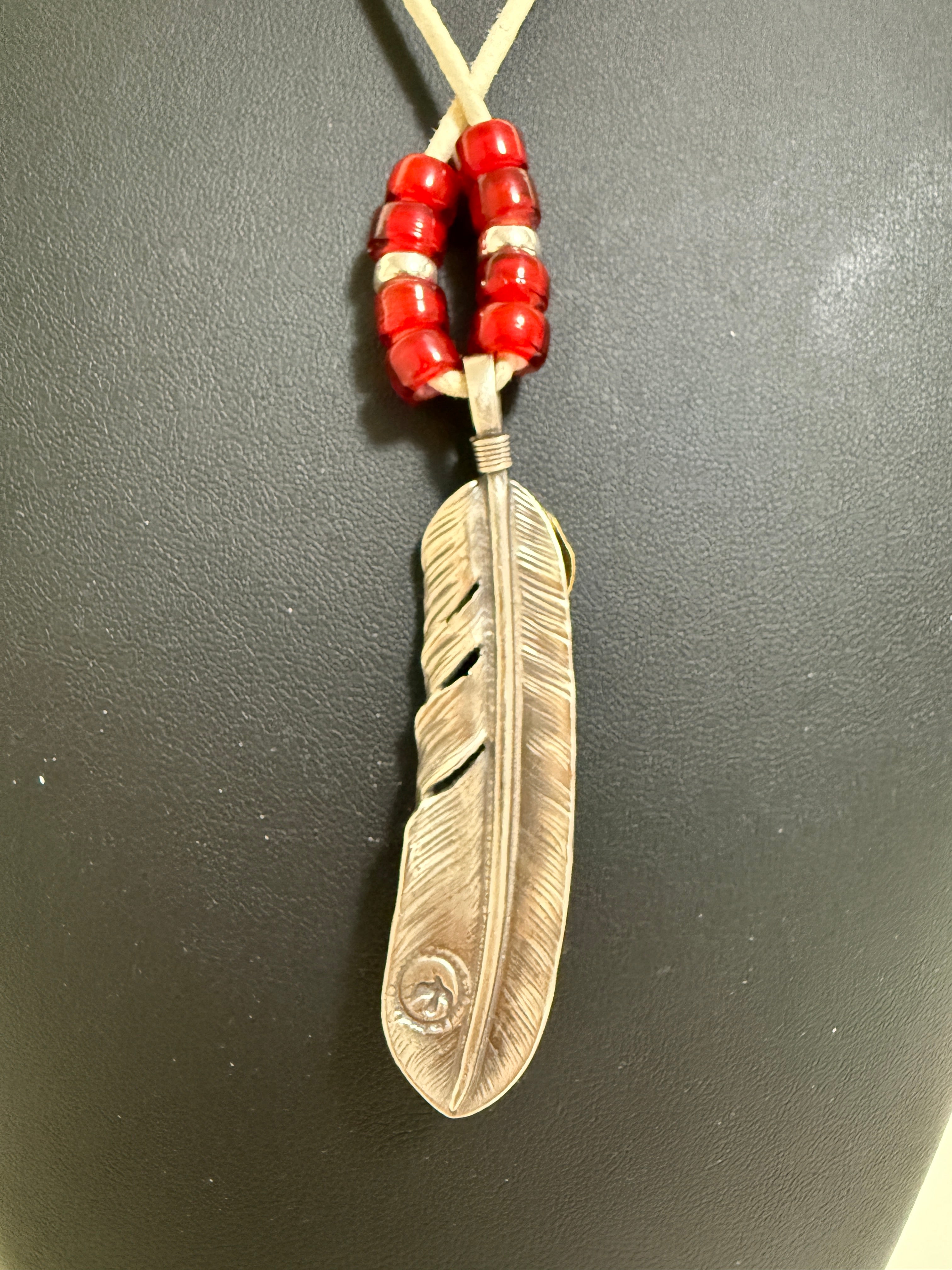 ゴローズ　上金特大フェザー左向きビーズ鹿革紐セットアップ