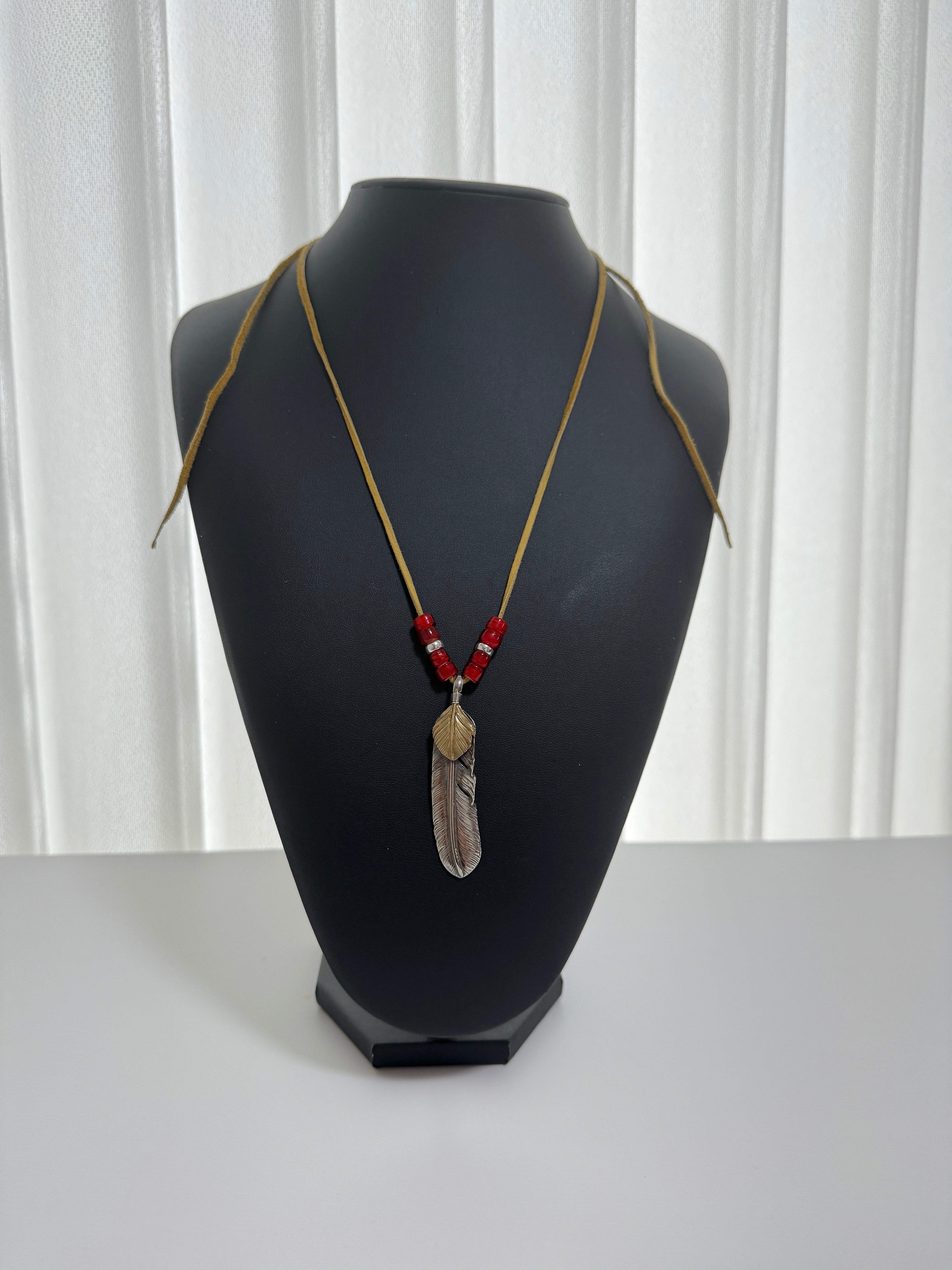 ゴローズ　上金特大フェザー左＋ビーズ鹿革紐キャメルセットアップ