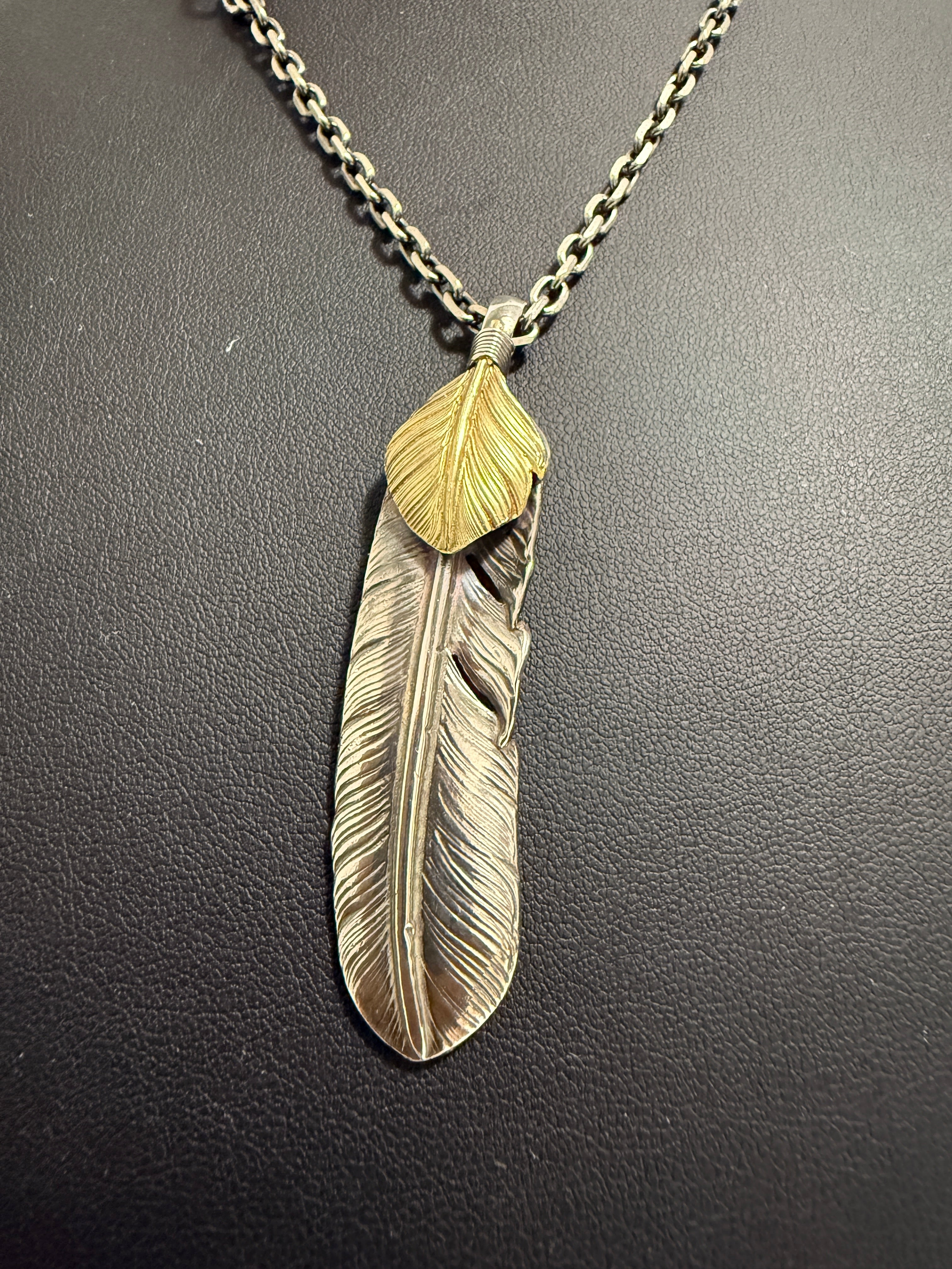 ゴローズ　上金特大フェザー左＋金メタル付イーグルフック細角チェーンセットアップ