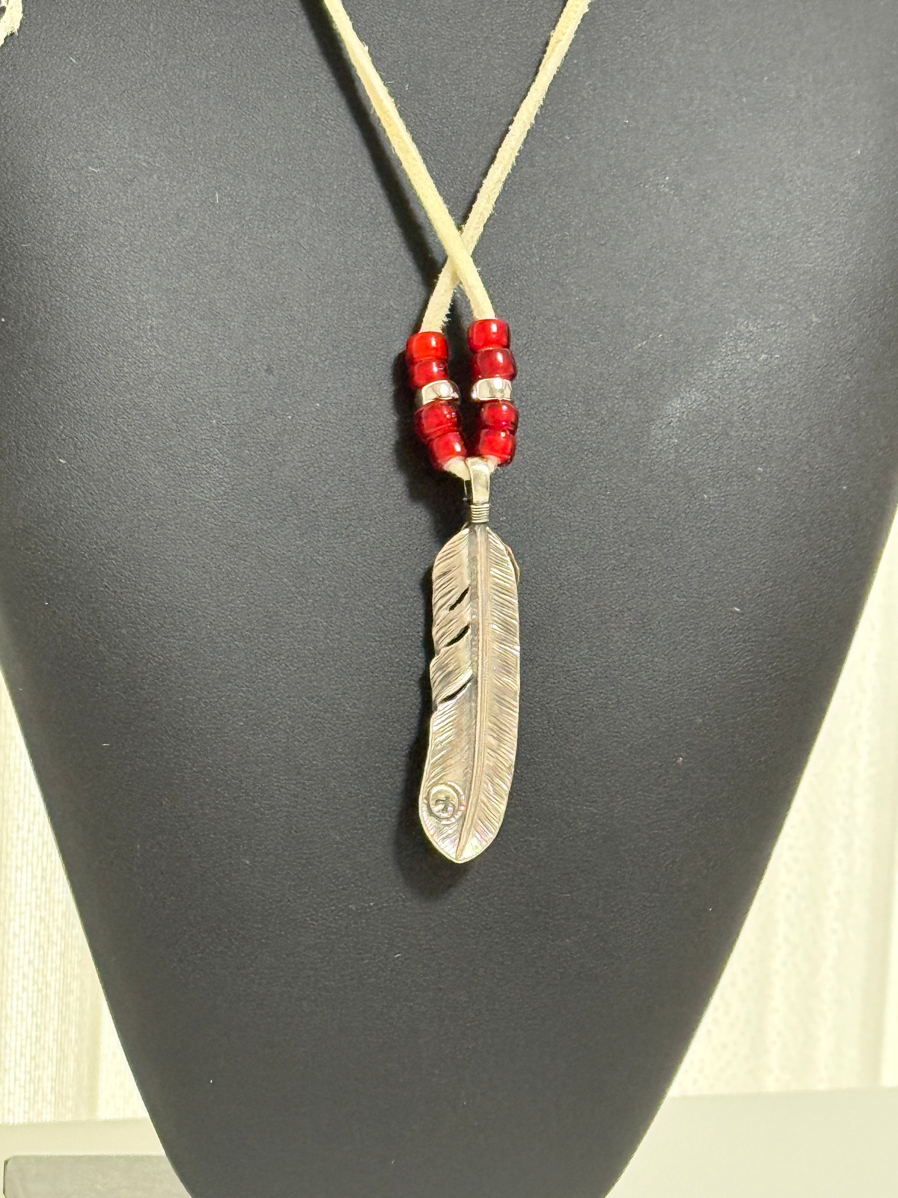 ゴローズ　上金特大フェザー左＋ビーズ付鹿革紐