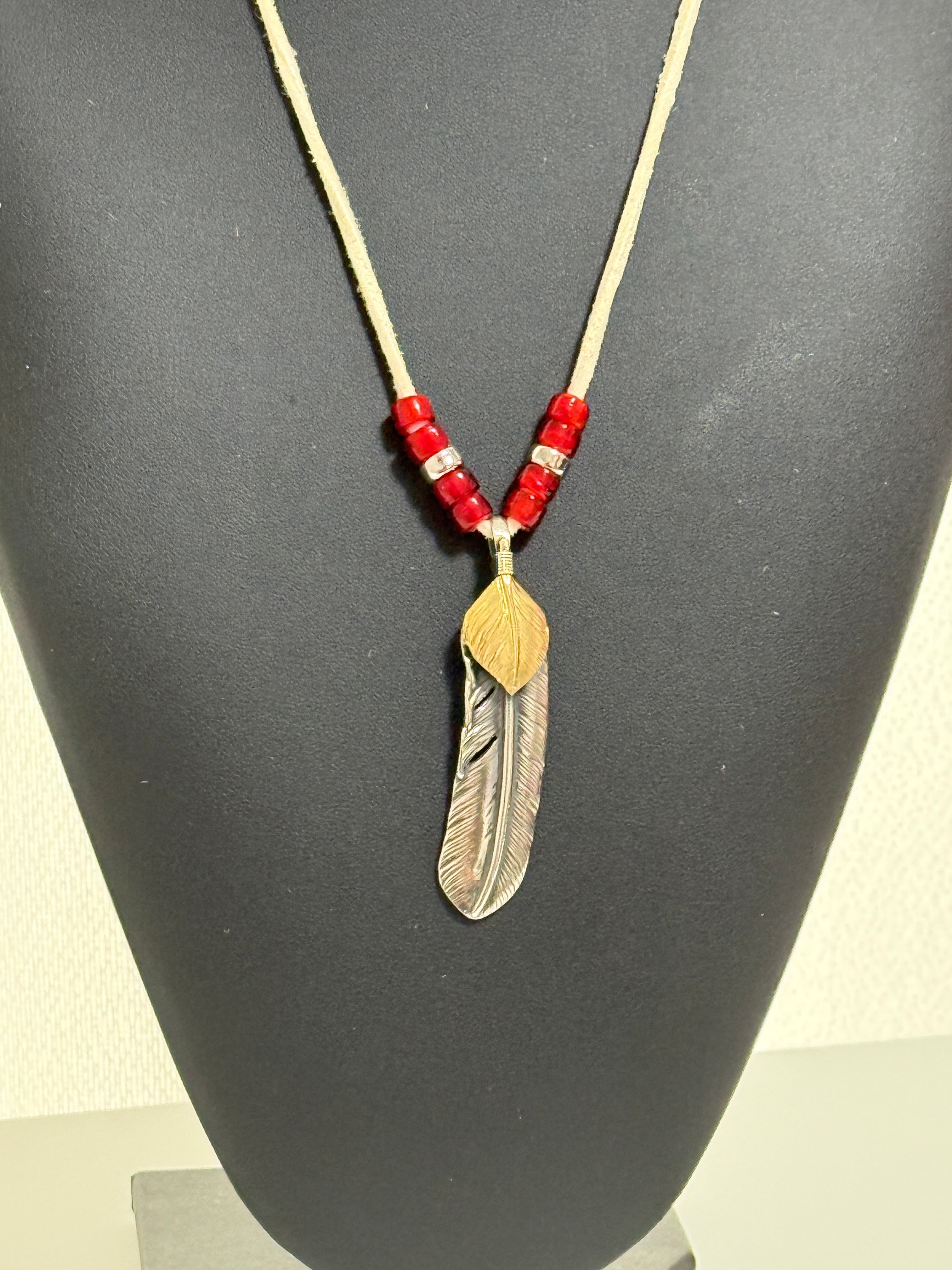 ゴローズ　上金特大フェザー右＋ビーズ付き鹿革紐