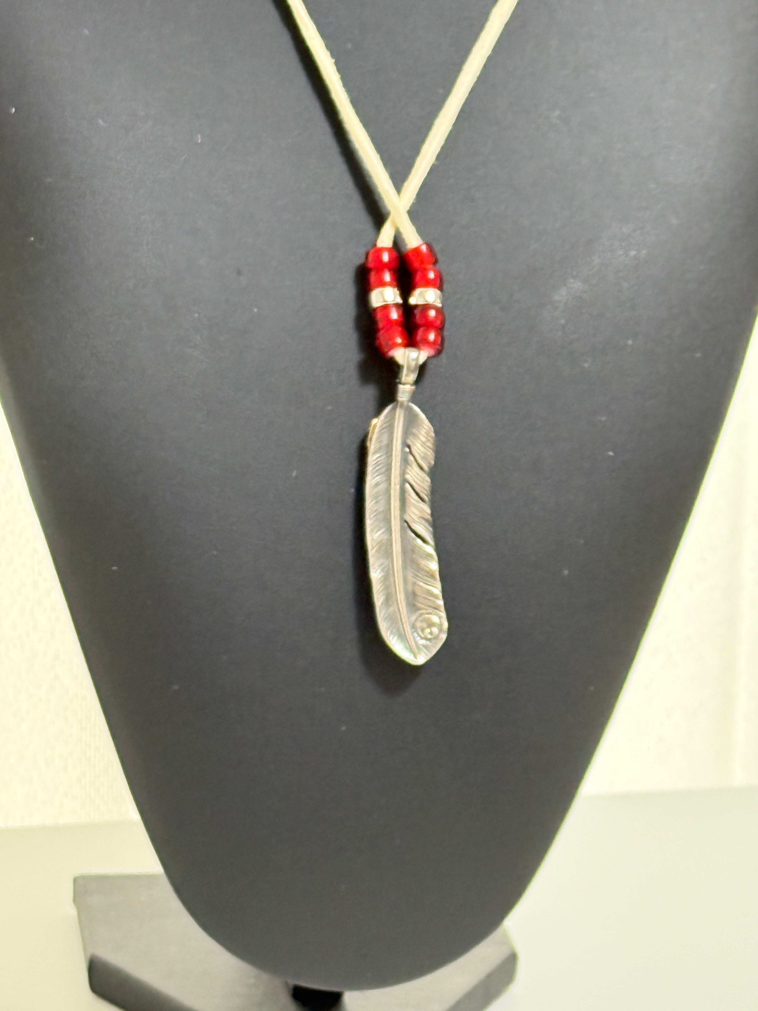 ゴローズ　上金特大フェザー右＋ビーズ付き鹿革紐