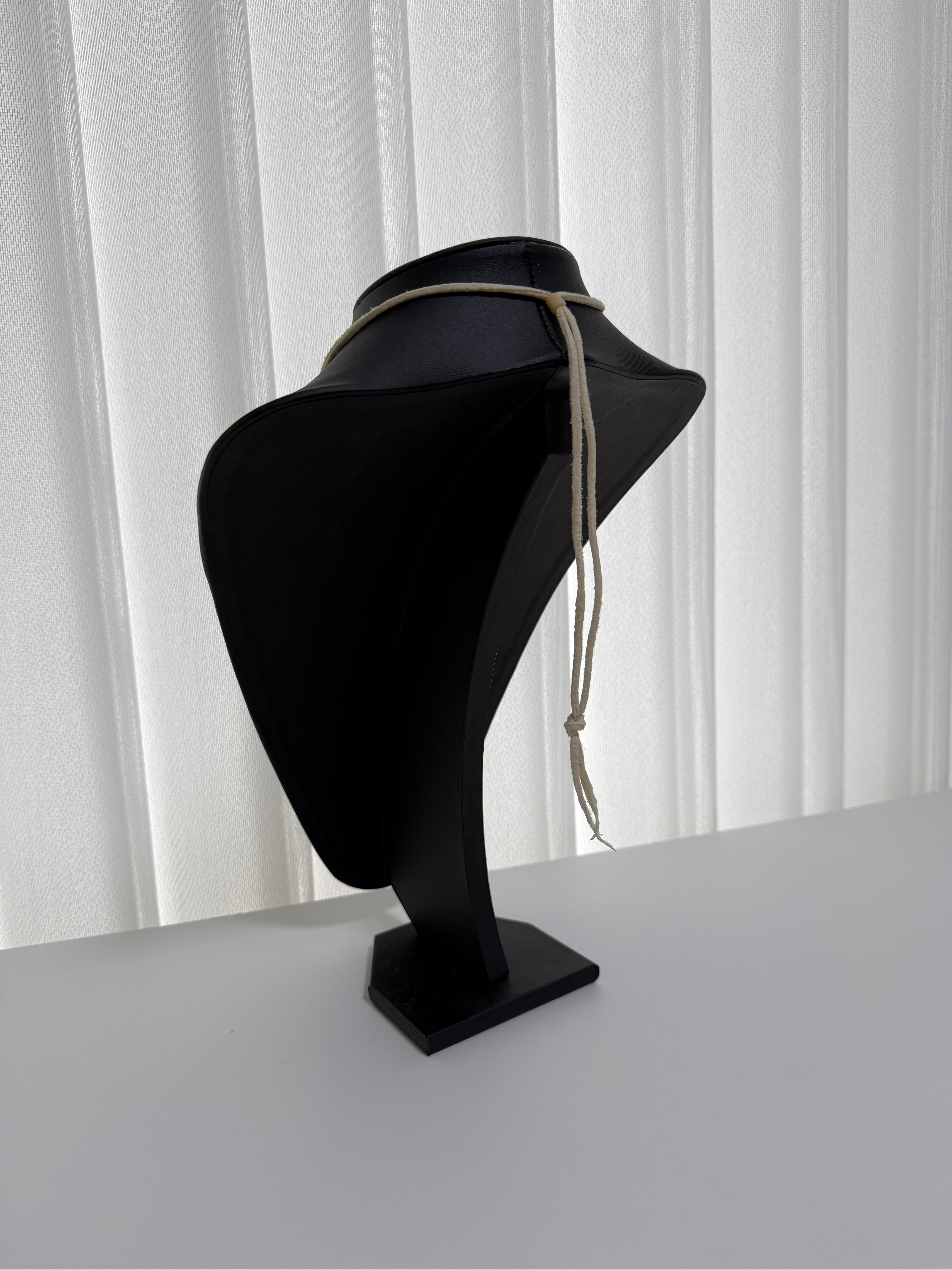 ゴローズ　上金特大フェザー右＋ビーズ付き鹿革紐