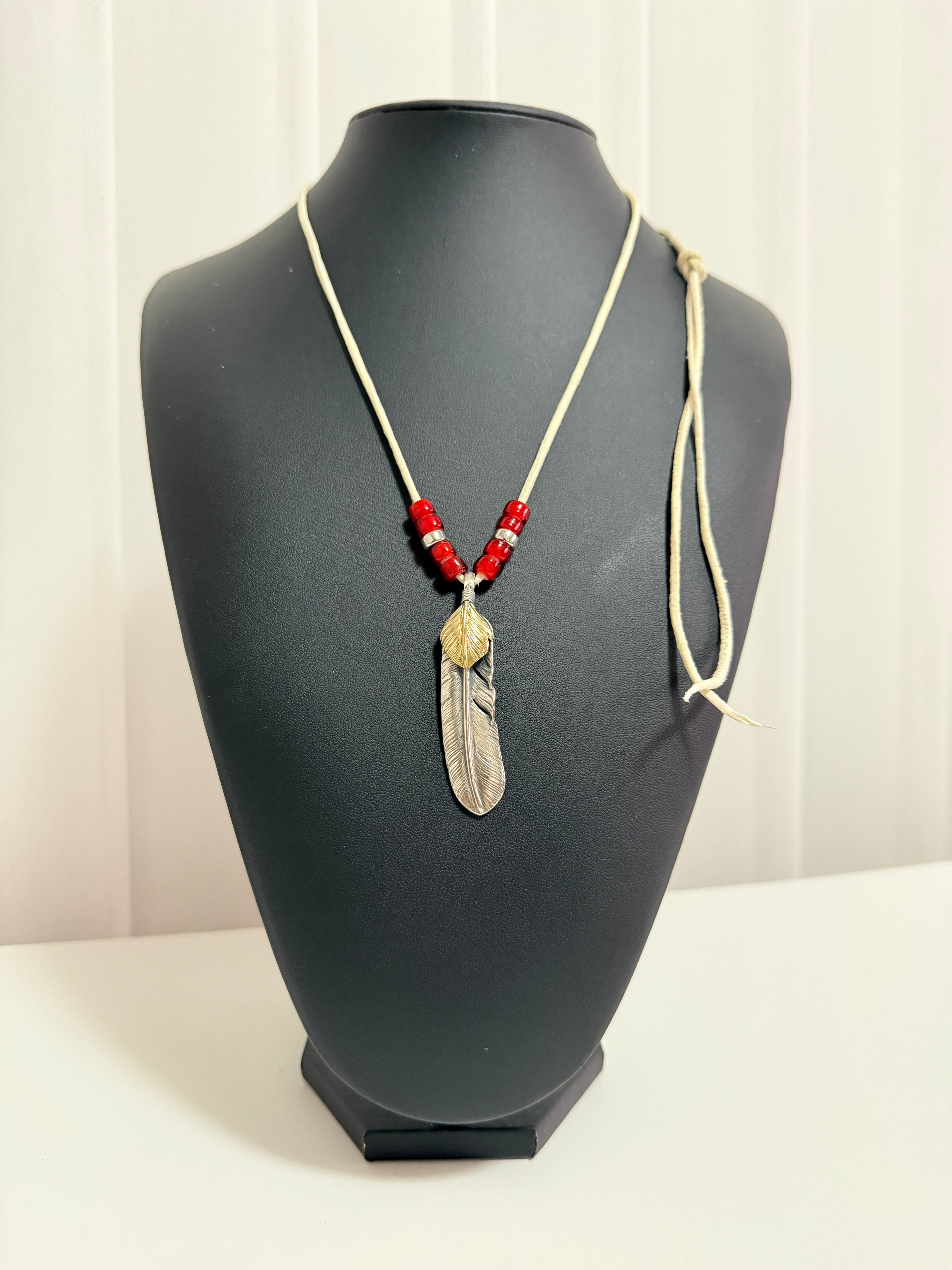 ゴローズ 上金特大フェザー左＋ビーズ鹿革紐セットアップ