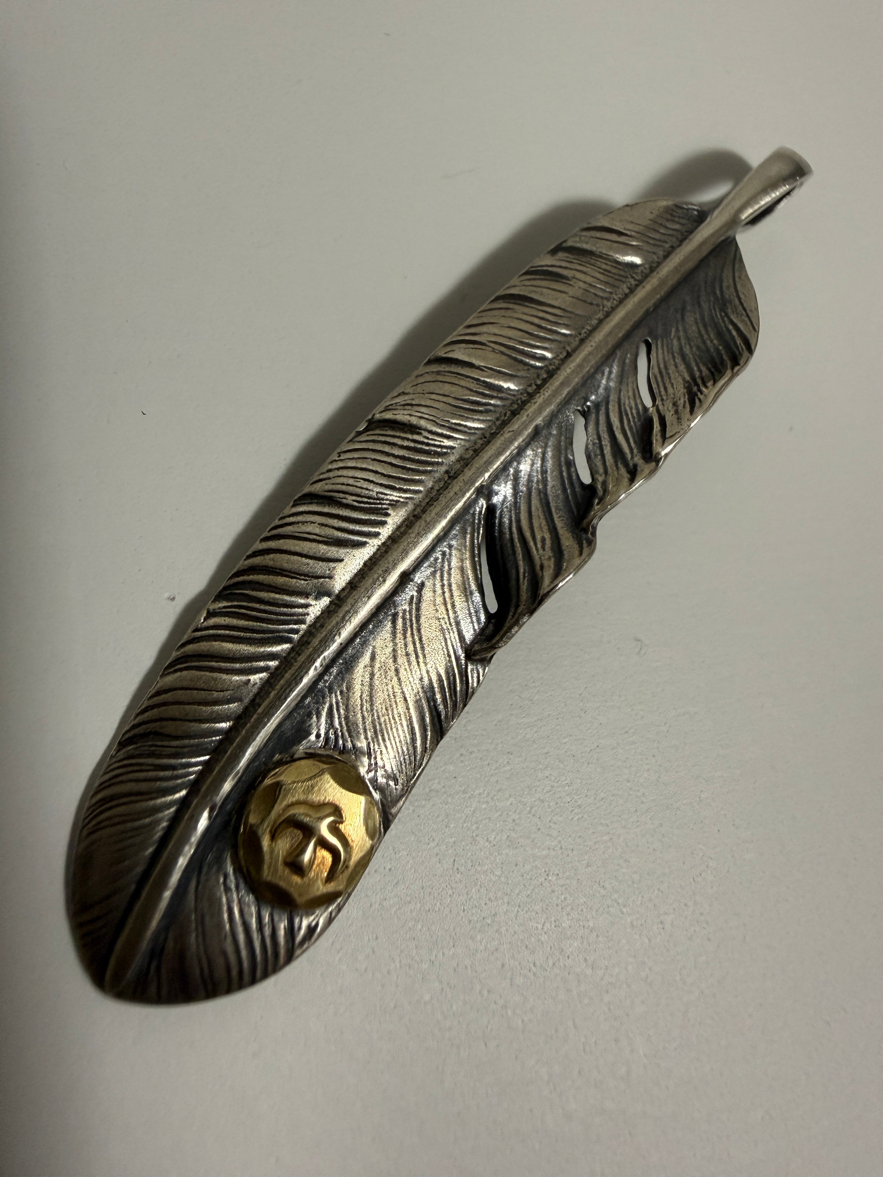 ゴローズ　金メタル付特大フェザー左