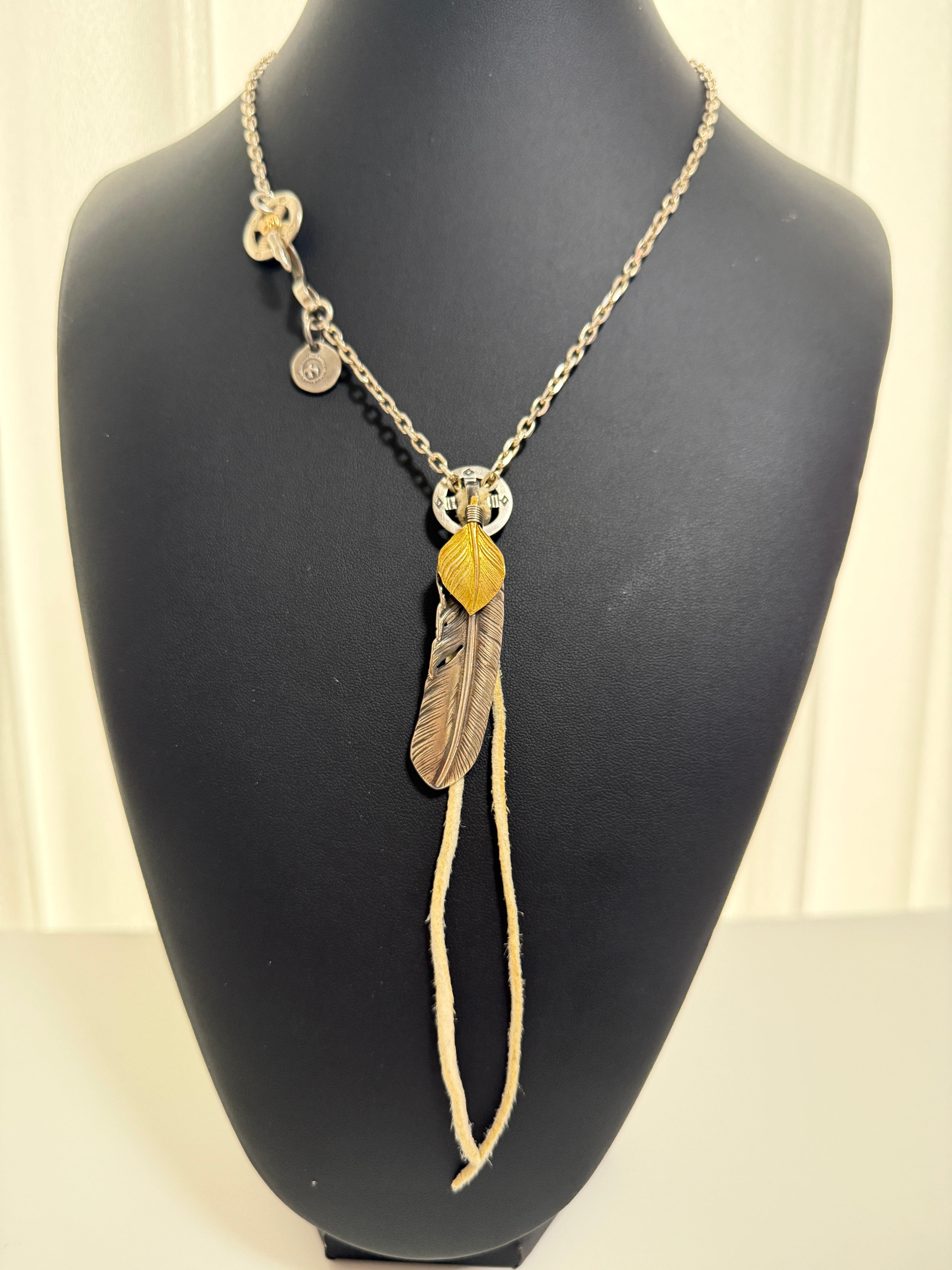 ゴローズ　上金特大フェザー右＋SV太陽inメタル小＋金メタルホイール付イーグルフック細角チェーン（47cm）＋メディスンホイール＋革紐セットアップ