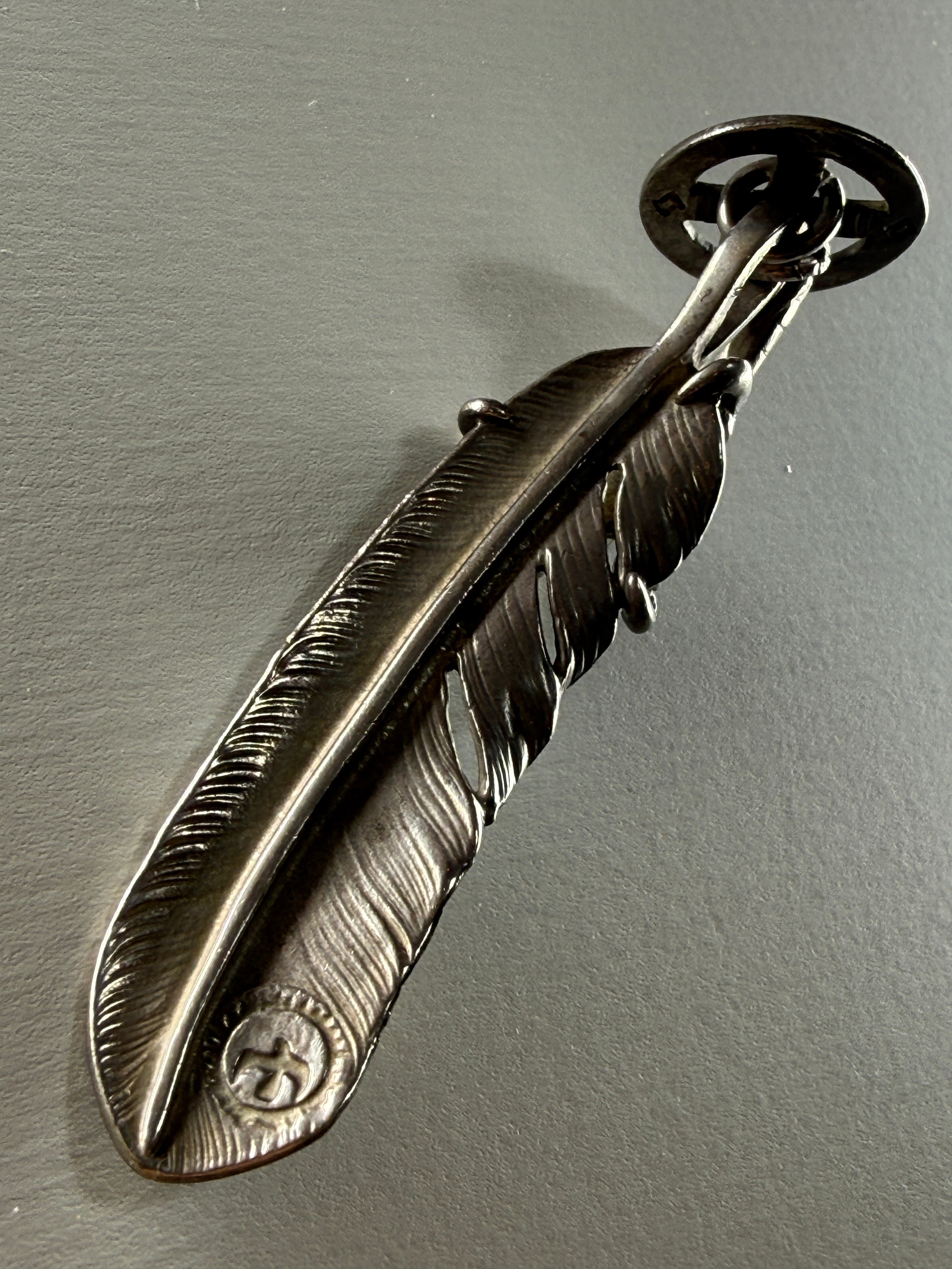 ゴローズ　SVメディスンホイール付、銀爪特大フェザー右向き