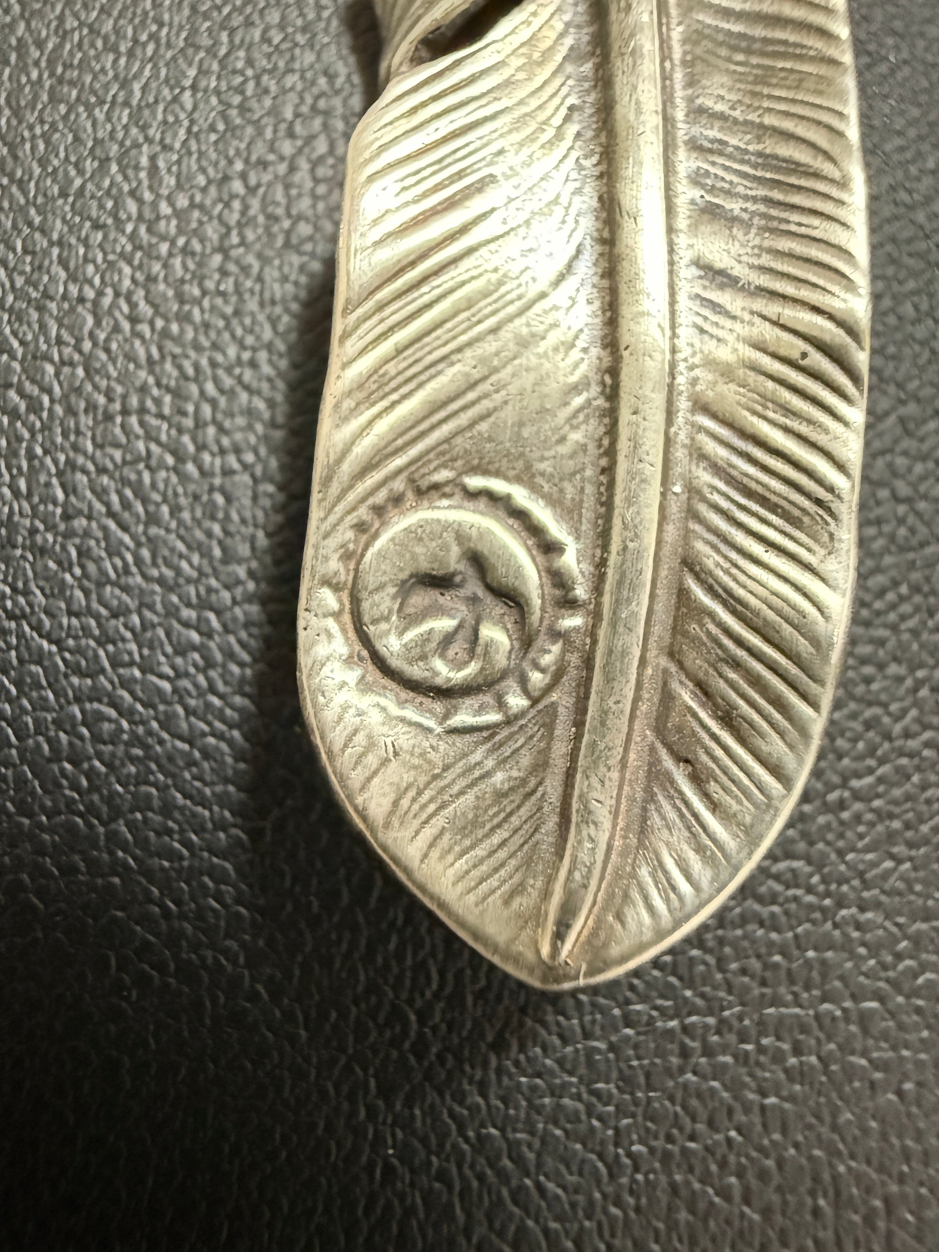 ゴローズ　上金特大フェザー左＋金メタルホイール付イーグルフック細角チェーン（47cm）セットアップ