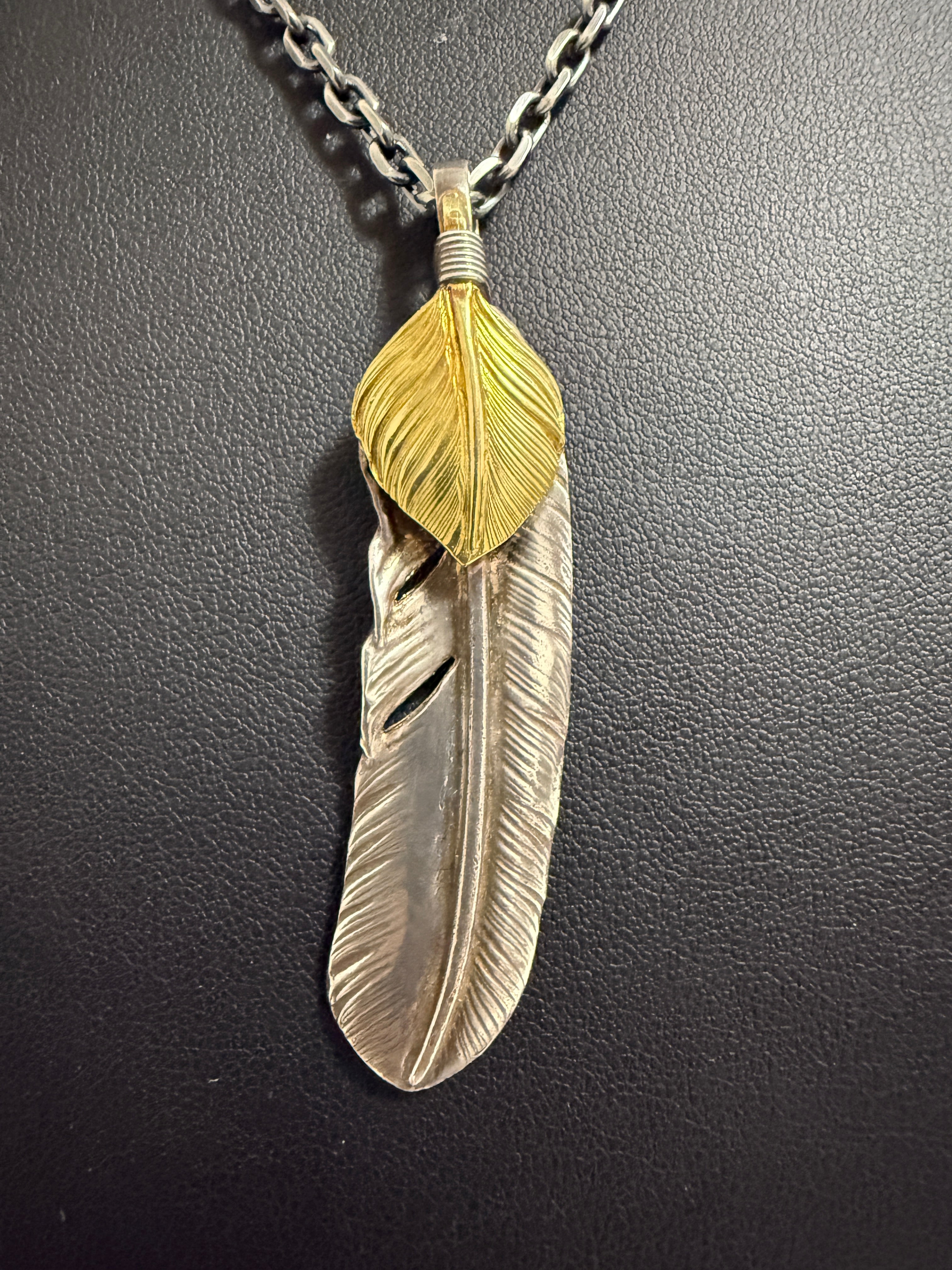 ゴローズ　上金特大フェザー右＋SV太陽inメタル小＋金メタルホイール付イーグルフック細角チェーン（47cm）セットアップ